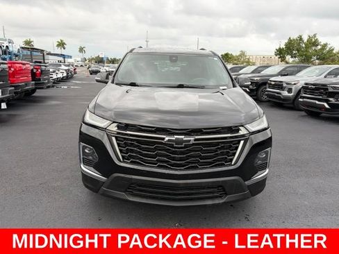 Used 2022 Chevrolet Traverse LT w/ LPO, Blackout Package FWD image 2