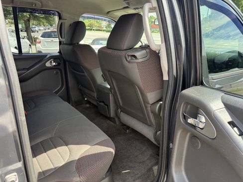Used 2012 Nissan Frontier PRO-4X AWD/4WD image 15