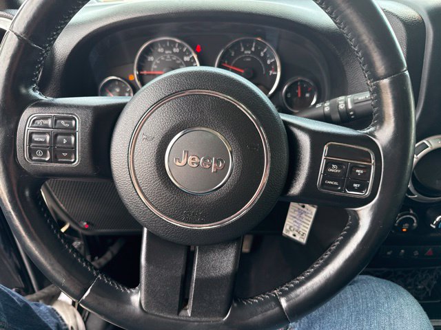Used 2015 Jeep Wrangler Unlimited Rubicon w/ Connectivity Group AWD/4WD image 10