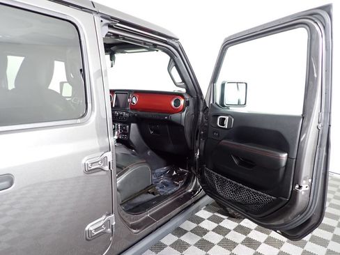 Used 2018 Jeep Wrangler Unlimited Rubicon w/ Dual Top Group AWD/4WD image 37