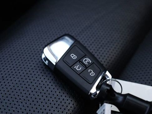 Used 2022 Volkswagen Atlas SEL Premium image 34