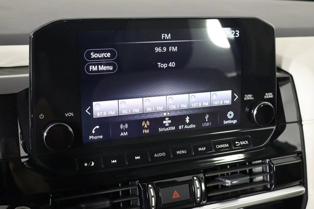 Used 2024 Nissan Pathfinder SL w/ Black Appearance Package FWD image 29