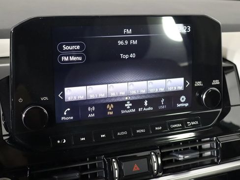 Used 2024 Nissan Pathfinder SL w/ Black Appearance Package FWD image 29