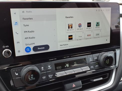 Used 2024 Toyota Grand Highlander XLE FWD image 27