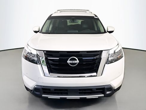 Used 2023 Nissan Pathfinder SL AWD/4WD image 2