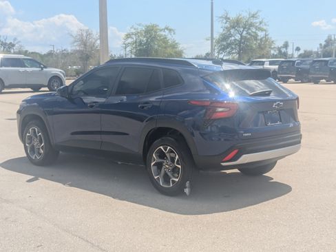 Used 2024 Chevrolet Trax LT w/ Driver Confidence Package image 7