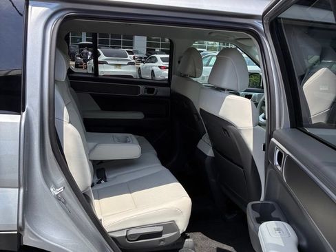 Used 2025 Hyundai Santa Fe SEL AWD/4WD image 24
