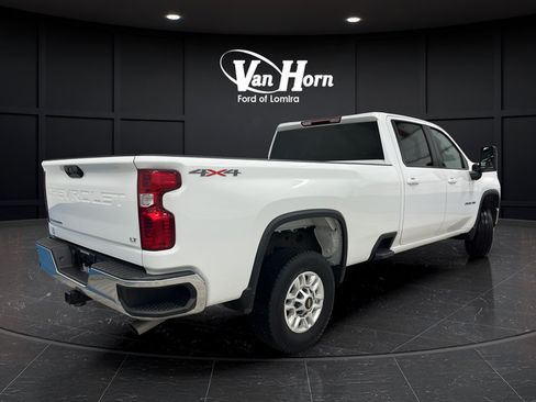 Used 2024 Chevrolet Silverado 2500 LT AWD/4WD image 3