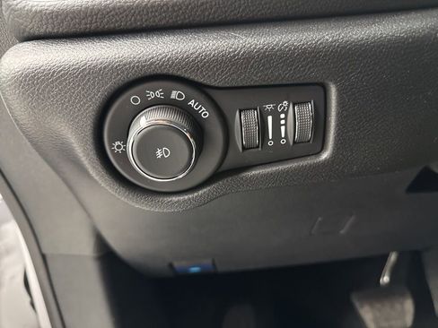 New 2026 Chrysler Pacifica Select image 18