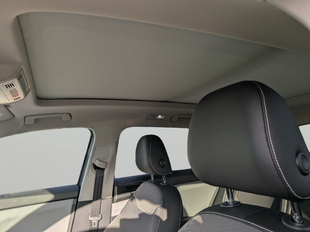 Certified 2023 Volkswagen Taos SE w/ Panoramic Sunroof Package FWD image 18