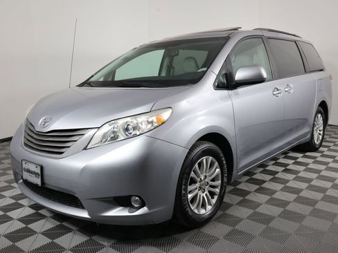 Used 2011 Toyota Sienna XLE FWD image 5