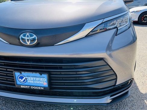 Used 2021 Toyota Sienna LE image 7