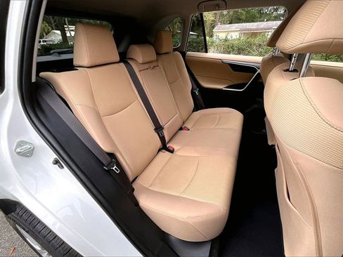 Used 2019 Toyota RAV4 LE image 22