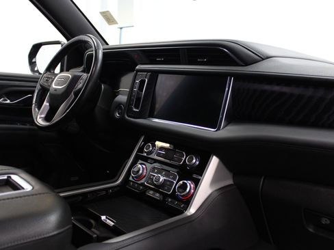 Used 2022 GMC Yukon XL Denali AWD/4WD image 33