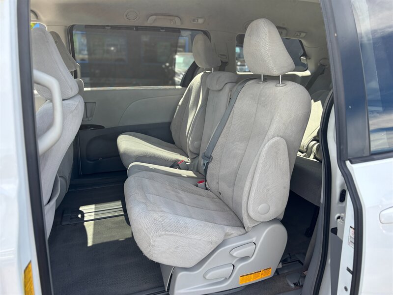 Used 2012 Toyota Sienna LE FWD image 13