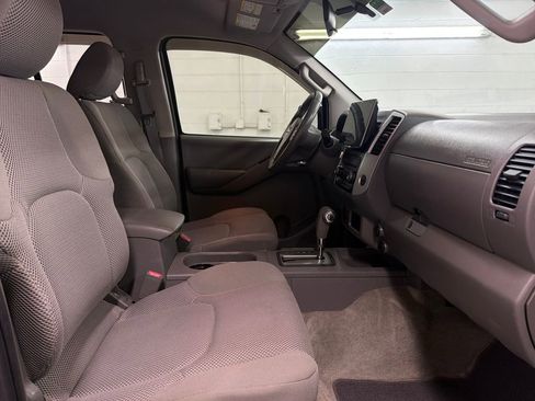 Used 2014 Nissan Frontier SV image 25