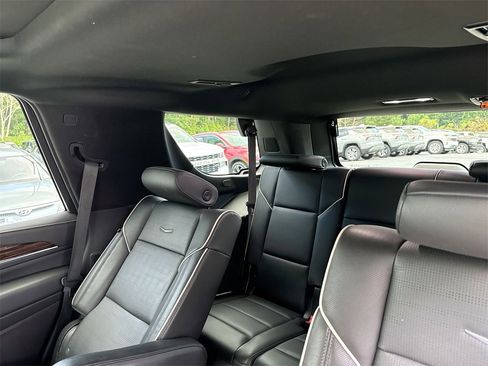 Used 2023 Cadillac Escalade Premium Luxury image 30
