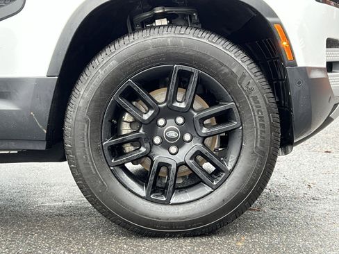 Used 2025 Land Rover Defender 110 S image 10