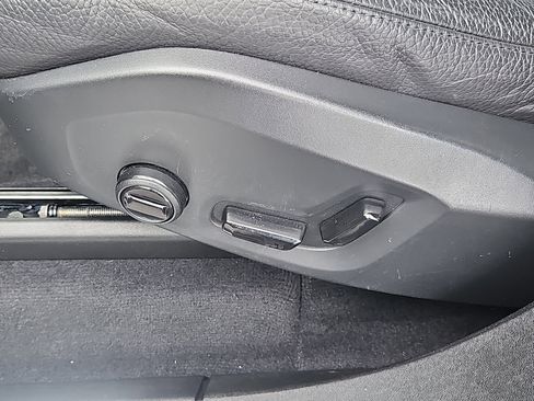 Used 2025 Volvo XC90 B6 Plus w/ Protection Package Premier image 17