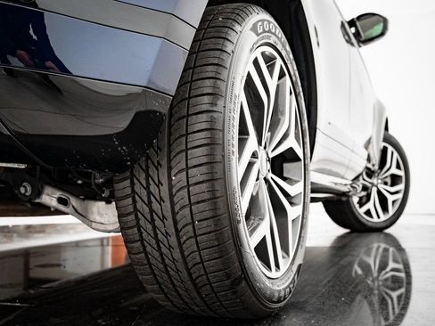 Certified 2023 Land Rover Range Rover Evoque R-Dynamic SE image 36