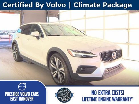 Certified 2025 Volvo V60 B5 Cross Country Plus image 1