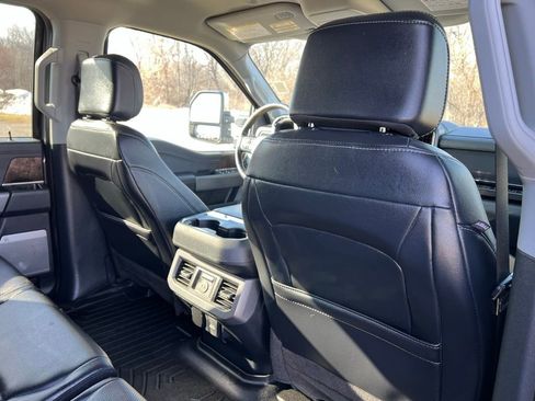 Used 2023 Ford F250 Lariat w/ Chrome Package image 13