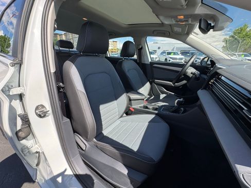 Used 2025 Volkswagen Jetta SE image 18