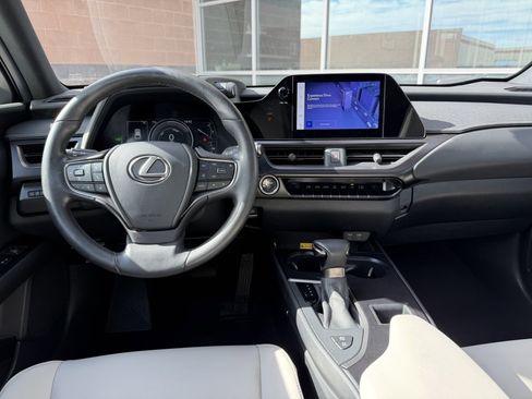 Used 2024 Lexus UX 250h FWD image 16