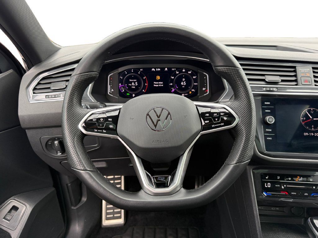 Used 2022 Volkswagen Tiguan SEL R-Line AWD/4WD image 12