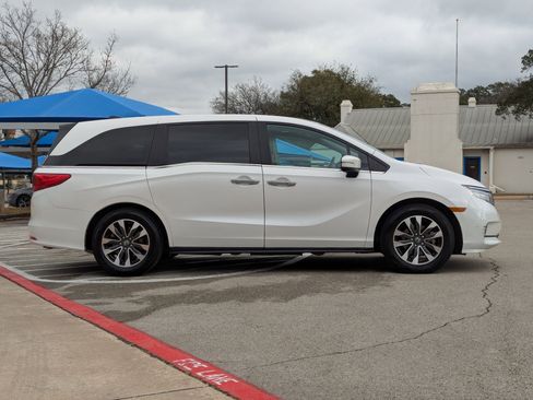 Used 2024 Honda Odyssey EX-L image 3