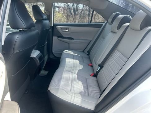 Used 2015 Toyota Camry SE image 25