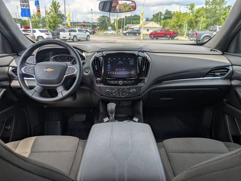 Used 2023 Chevrolet Traverse LT FWD image 11