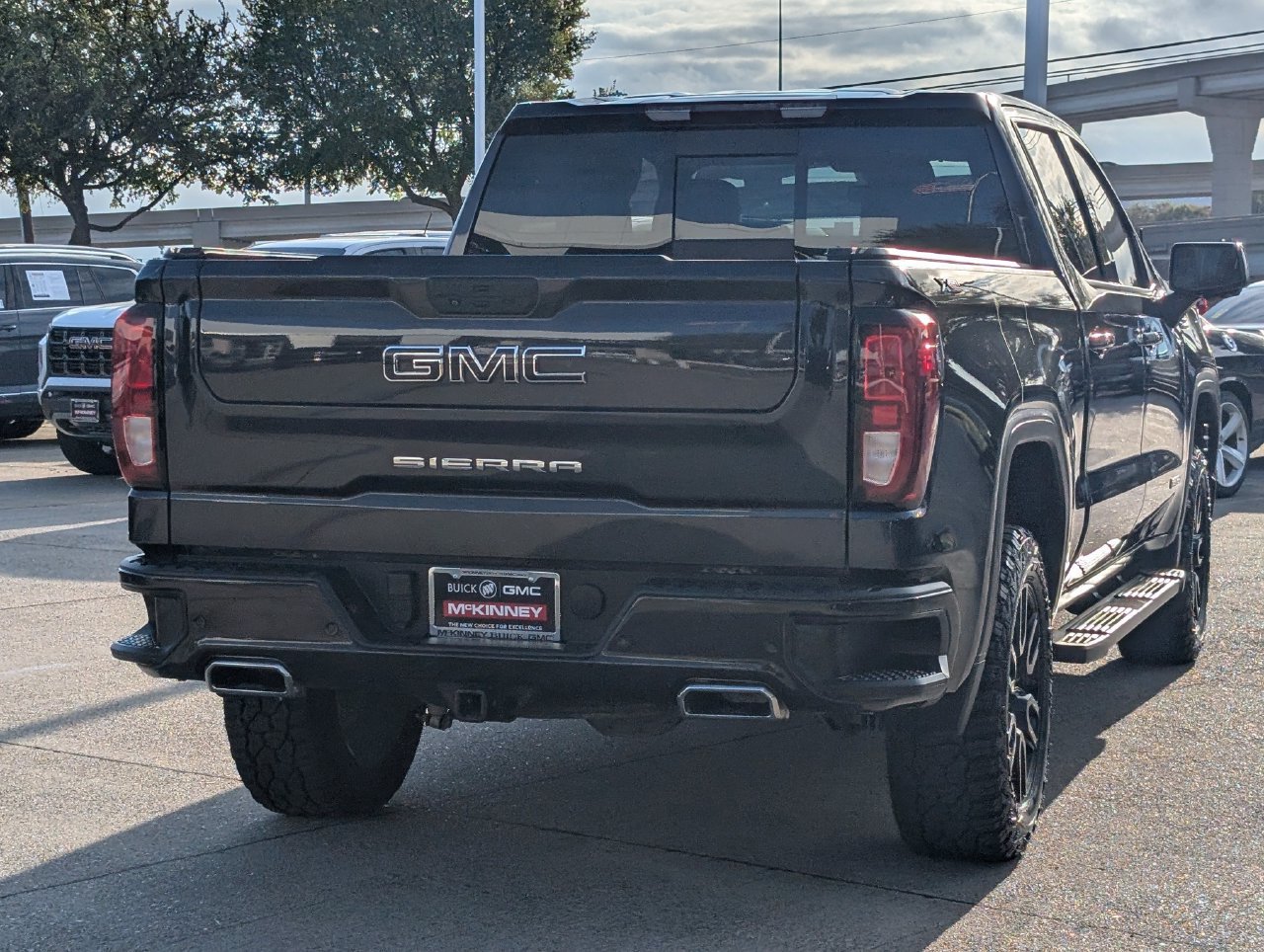 Used 2022 GMC Sierra 1500 Elevation w/ Elevation Premium Package AWD/4WD image 4