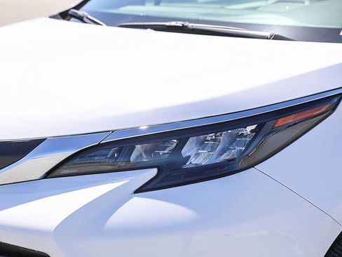 New 2026 Toyota Sienna LE image 8