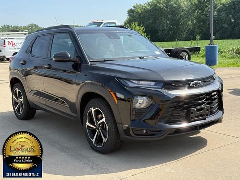 Used 2021 Chevrolet TrailBlazer RS w/ Sun and Liftgate Package AWD/4WD image 3