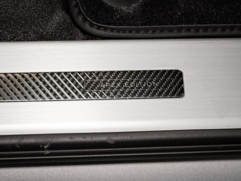 Used 2025 Bentley Bentayga image 60