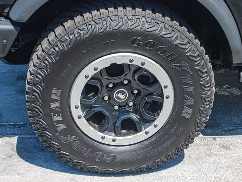 Used 2024 Ford Bronco Outer Banks w/ Sasquatch Package AWD/4WD image 8