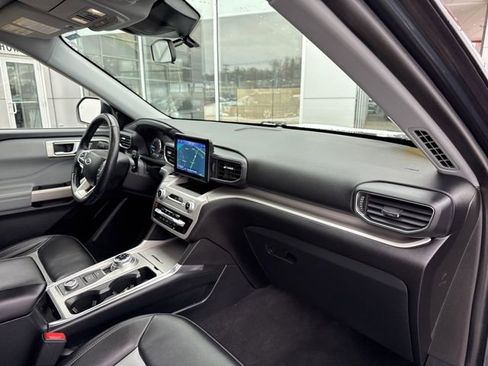 Used 2022 Ford Explorer XLT w/ Equipment Group 202A image 32