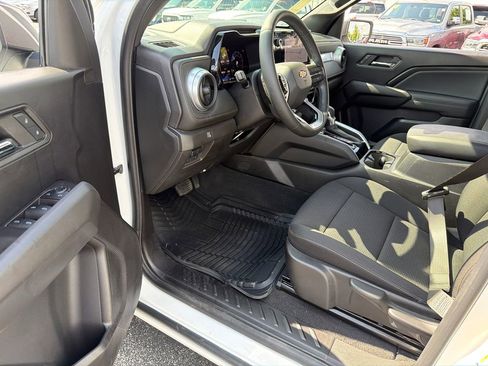 Used 2024 Chevrolet Colorado LT AWD/4WD image 21