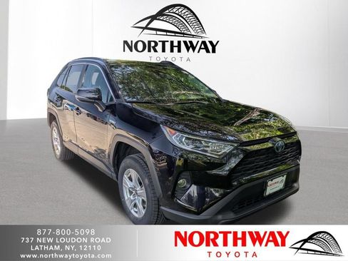 Used 2021 Toyota RAV4 XLE w/ XLE Grade Weather Package AWD/4WD image 1