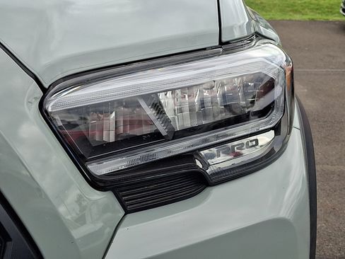 Used 2021 Toyota Tacoma TRD Pro AWD/4WD image 11