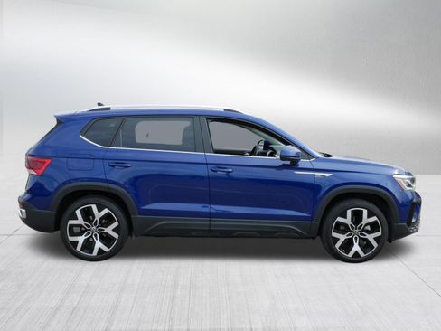 Certified 2023 Volkswagen Taos SEL image 8
