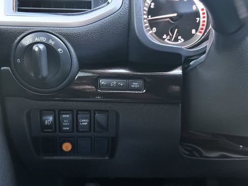 Used 2017 Nissan Titan SV image 20