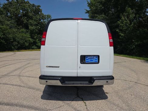 Used 2020 Chevrolet Express 3500 w/ Driver Convenience Package RWD image 5