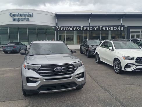 Used 2024 Ford Explorer XLT w/ Equipment Group 202A RWD image 1