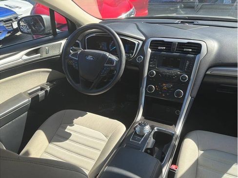 Used 2018 Ford Fusion S FWD image 5