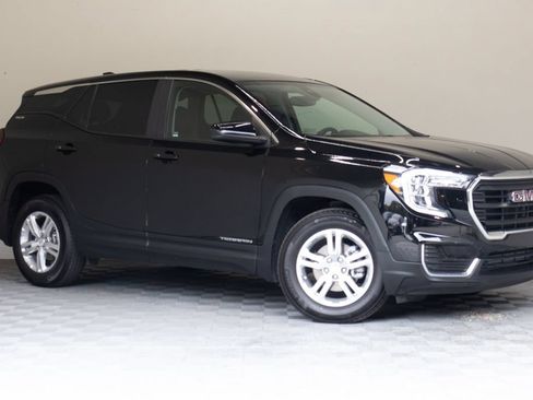 Used 2022 GMC Terrain SLE FWD image 2