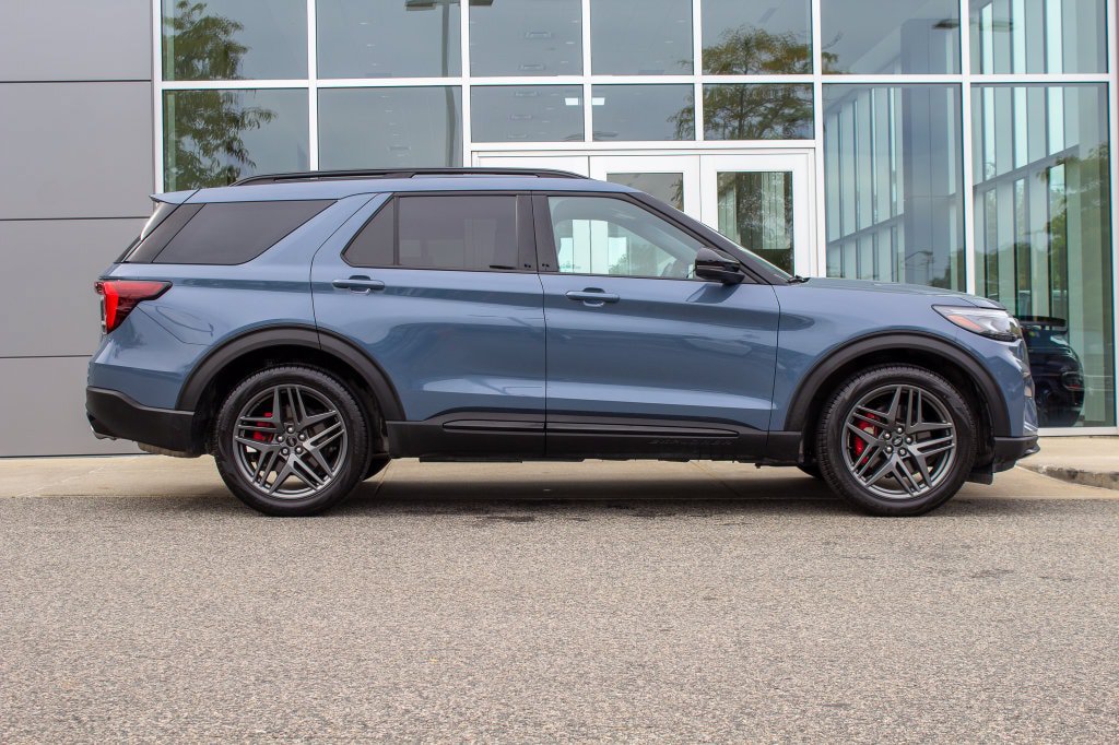 Used 2025 Ford Explorer ST AWD/4WD image 4