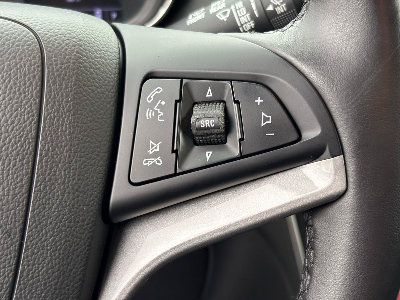 Used 2019 Chevrolet Trax LT w/ LT Convenience Package FWD image 21