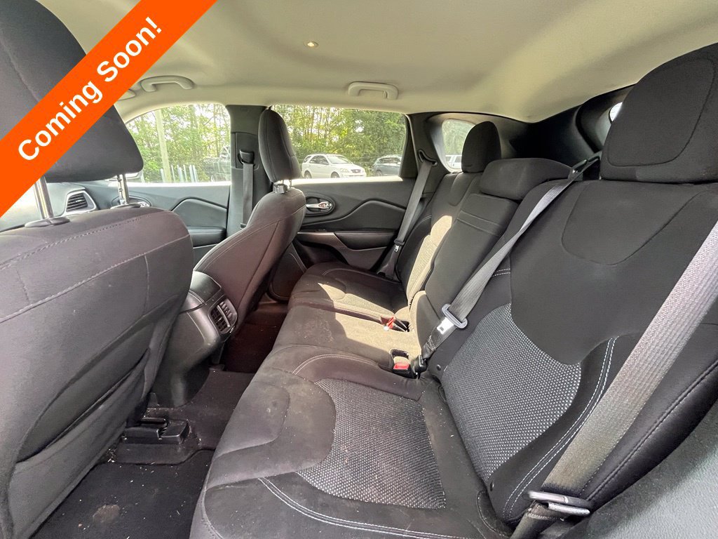 Used 2019 Jeep Cherokee Latitude w/ Popular Appearance Group AWD/4WD image 31